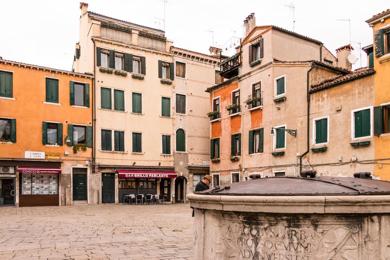 Gold And Red - The Venetian Style With Terrace Apartment Exterior photo