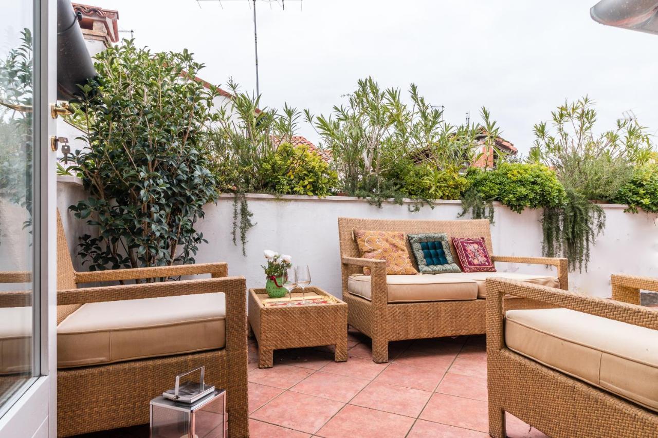 Gold And Red - The Venetian Style With Terrace Apartment Exterior photo